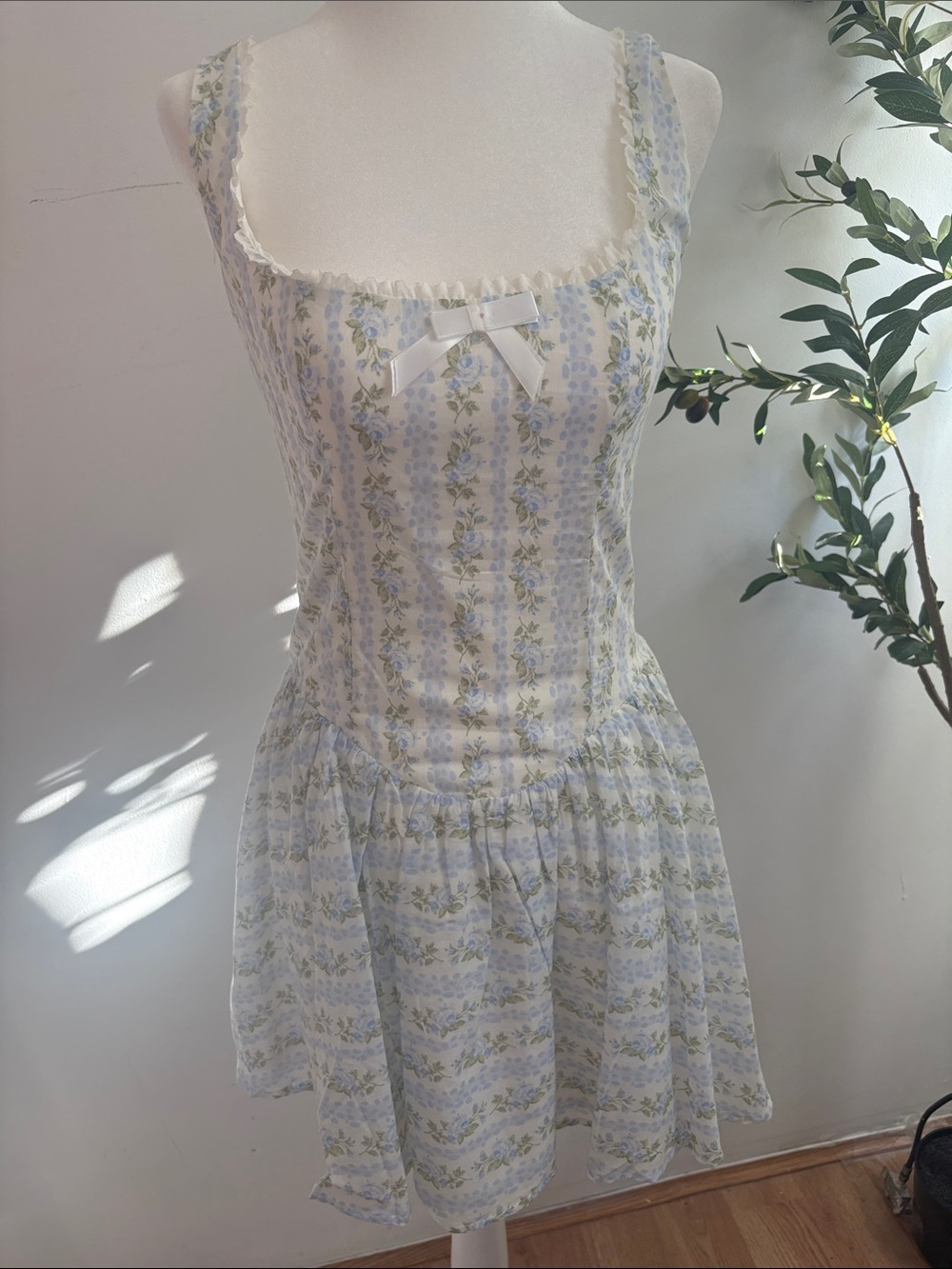 Vintage-Inspired Blue Floral Mini Dress with Cream Trim